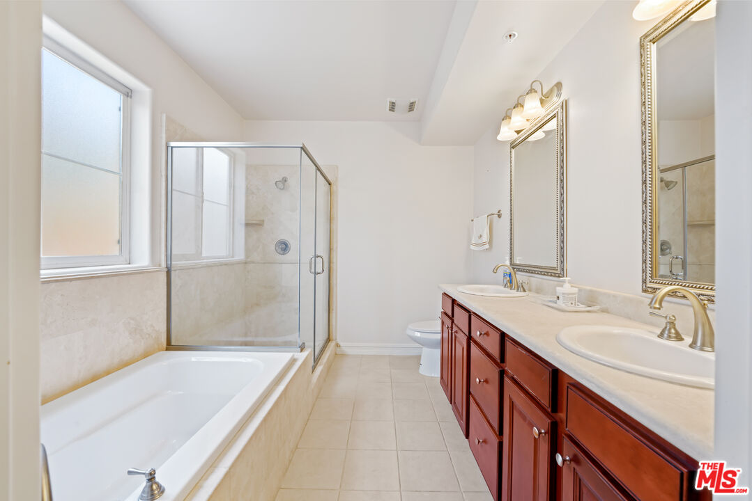 14242 Burbank Blvd Unit: 103