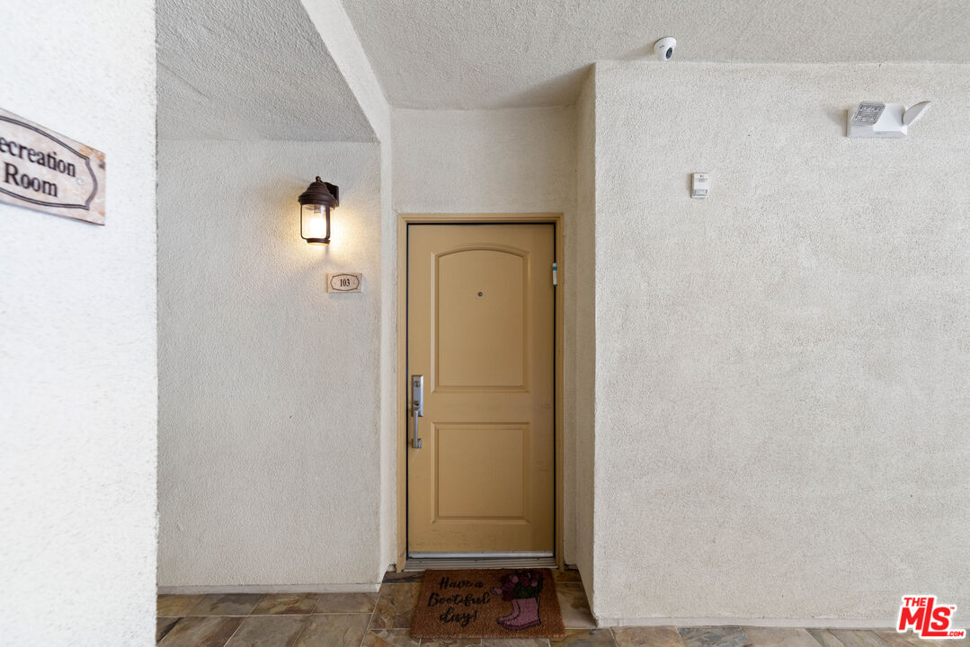 14242 Burbank Blvd Unit: 103