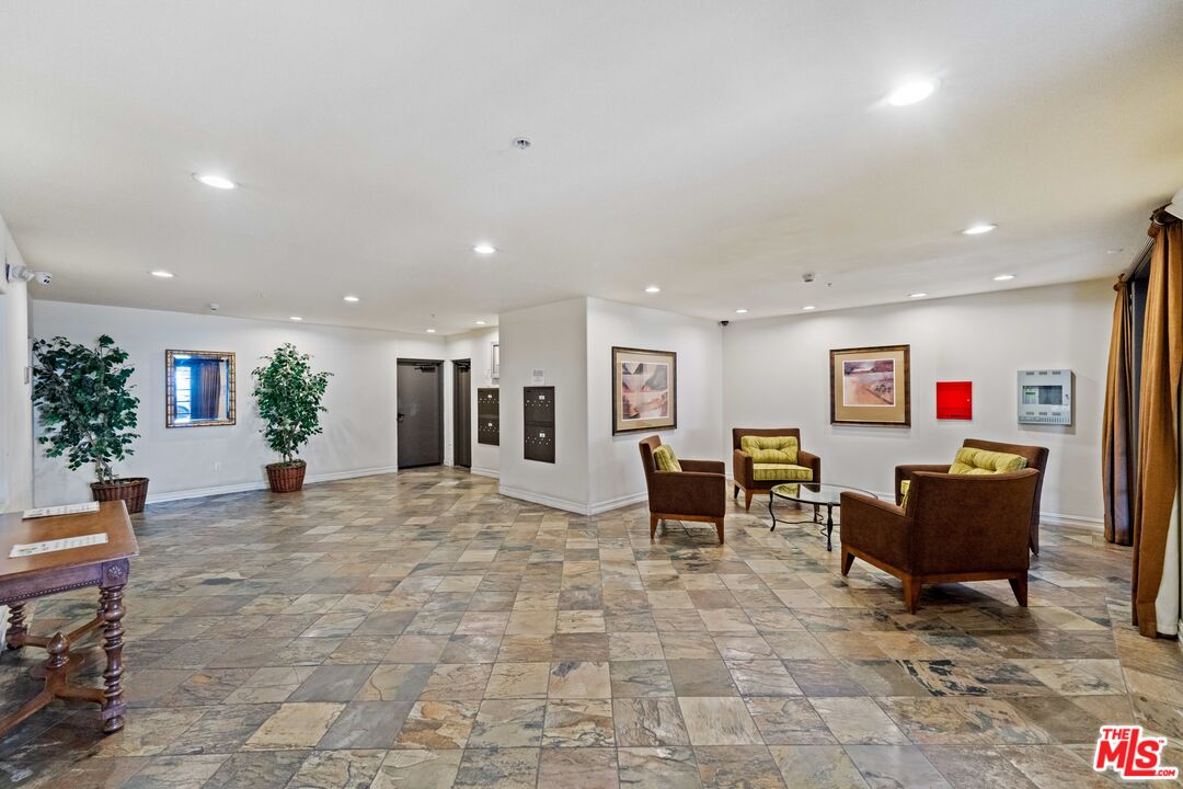 14242 Burbank Blvd Unit: 103