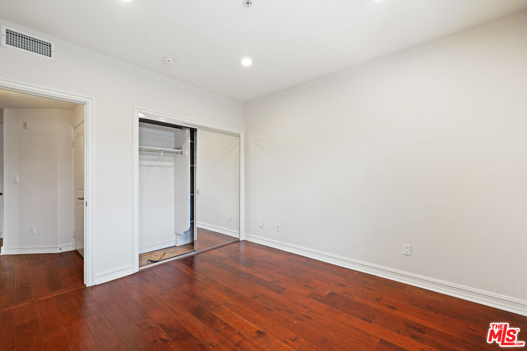 14242 Burbank Blvd Unit: 103