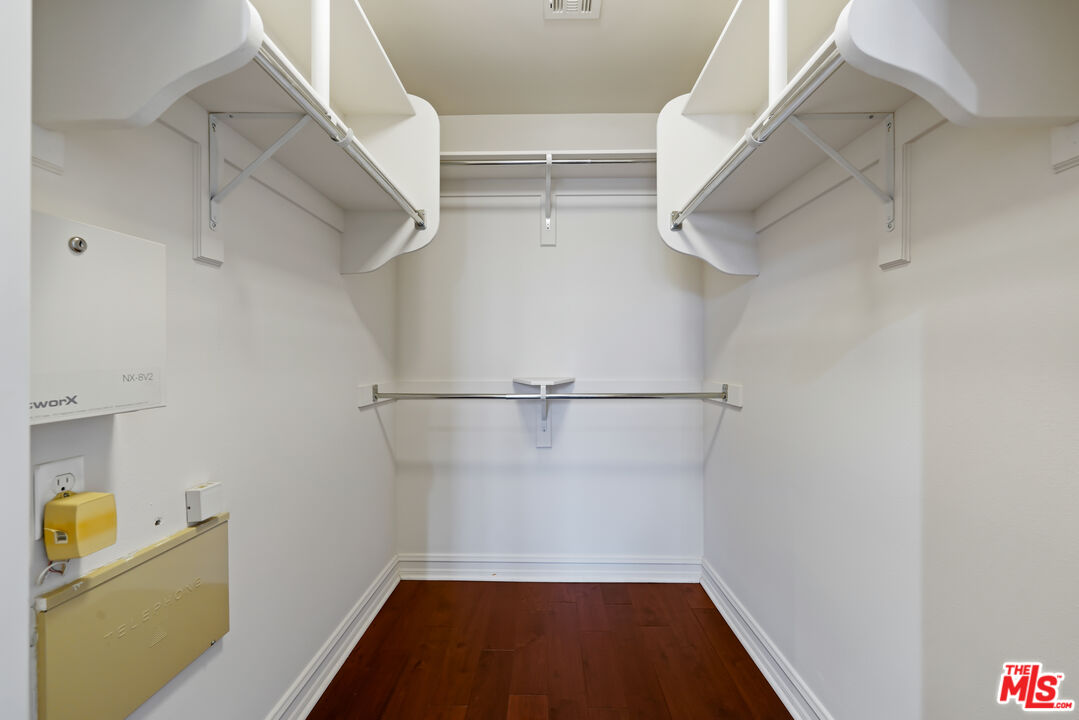 14242 Burbank Blvd Unit: 103