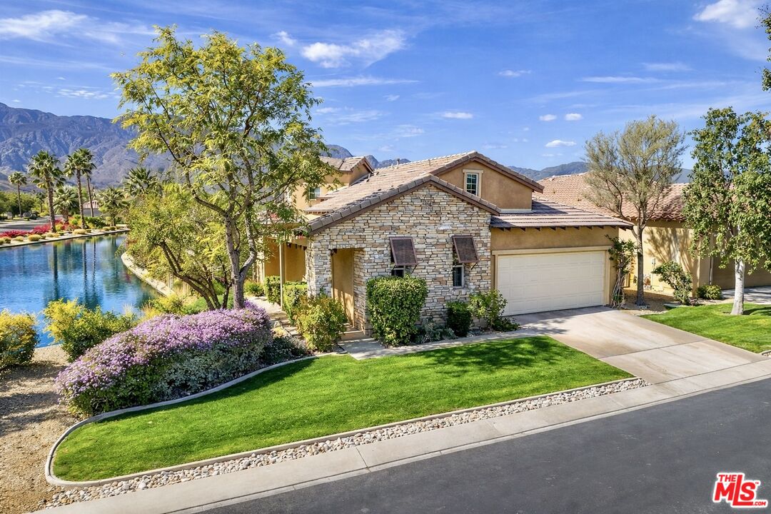 37 Shoreline Dr