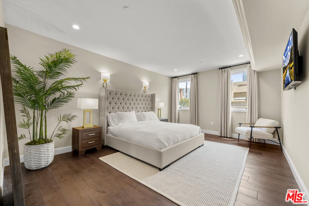 1825 Pandora Ave Unit: PH 404