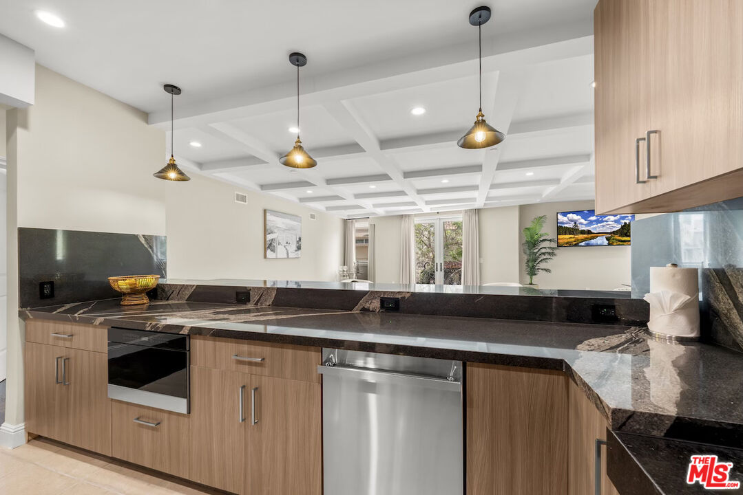 1825 Pandora Ave Unit: PH 404