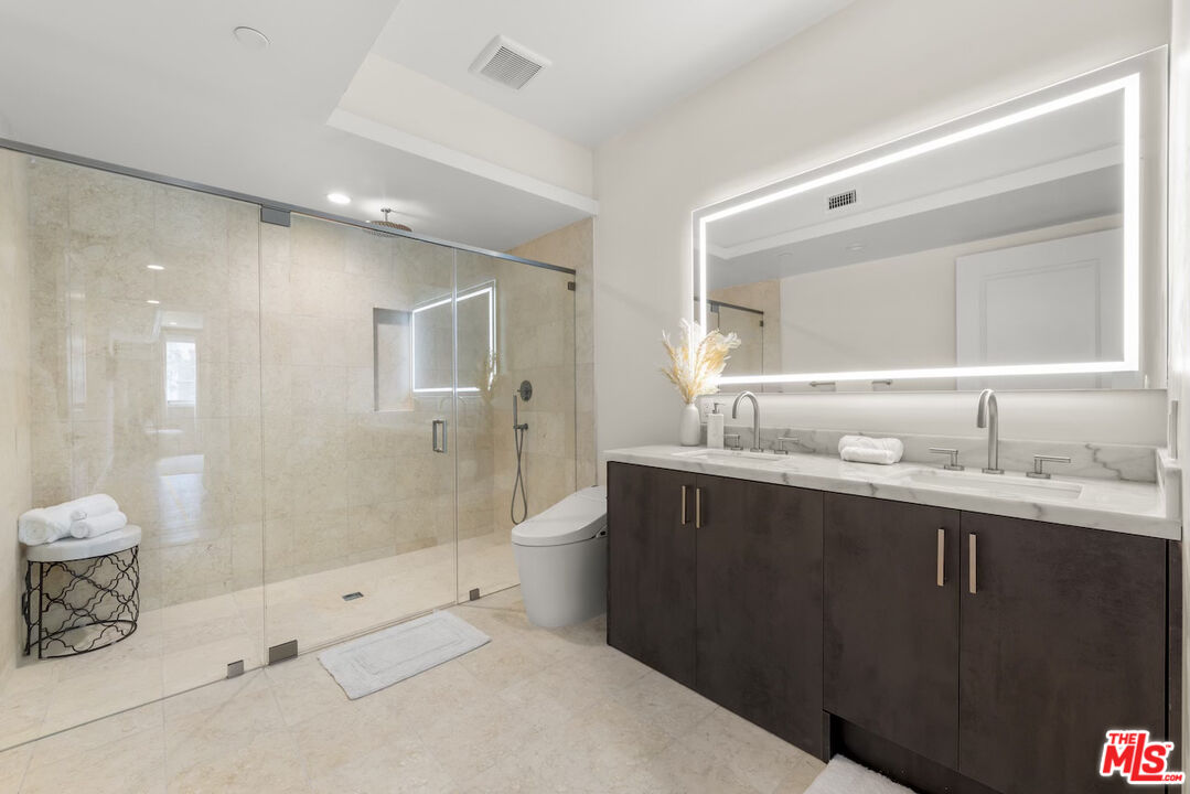 1825 Pandora Ave Unit: PH 404