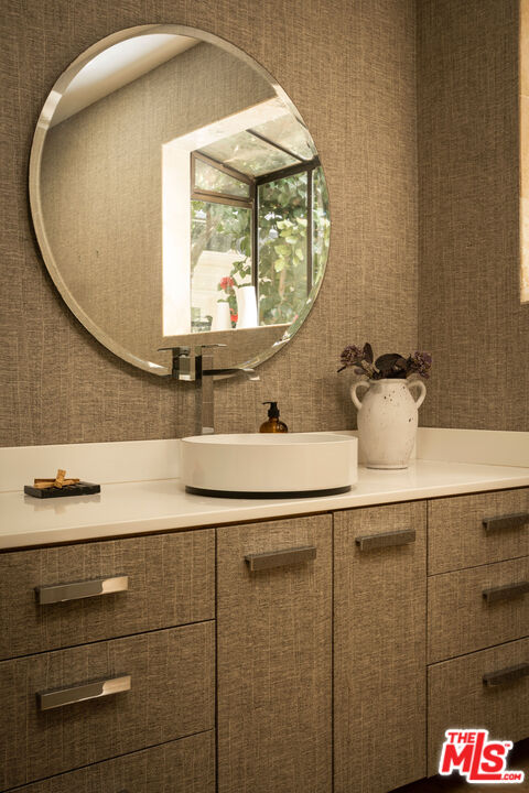 2533 Benedict Canyon Dr