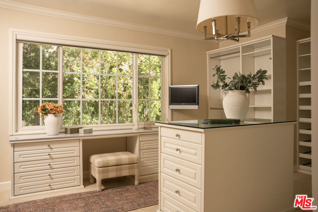 2533 Benedict Canyon Dr