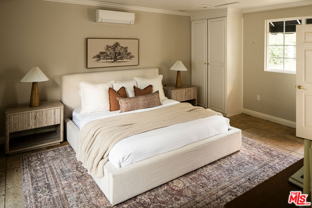 2533 Benedict Canyon Dr