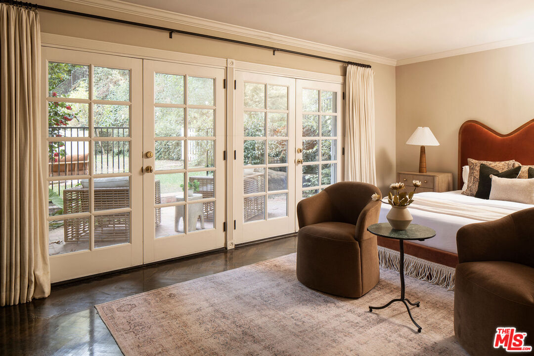 2533 Benedict Canyon Dr