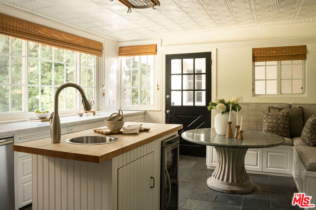 2533 Benedict Canyon Dr