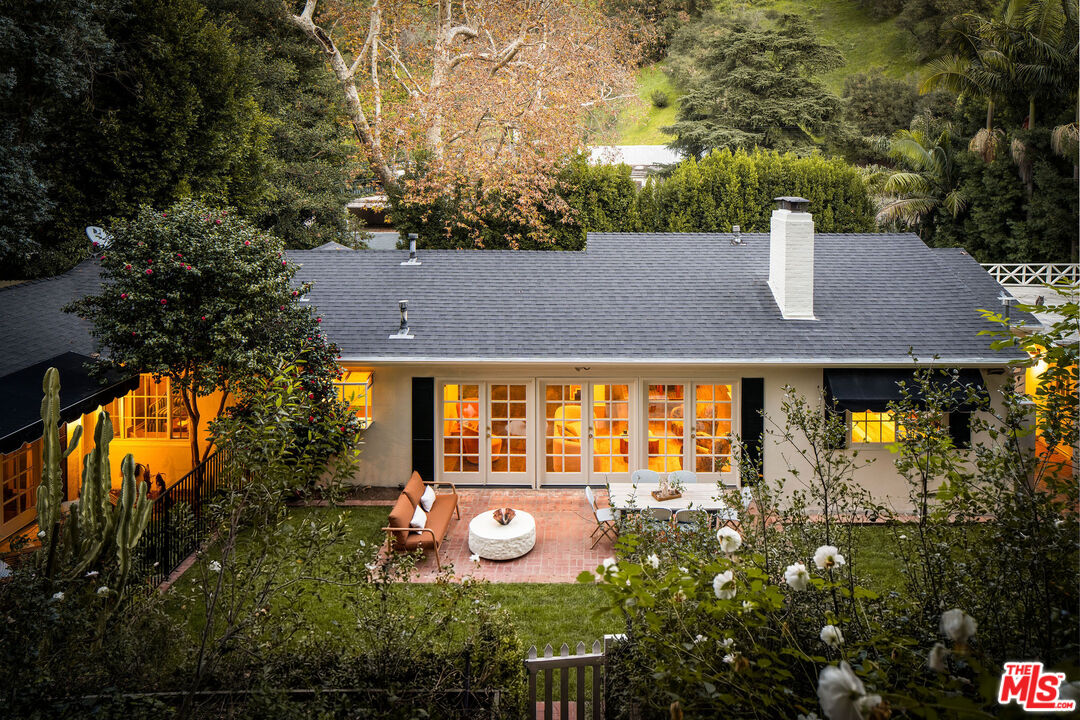 2533 Benedict Canyon Dr