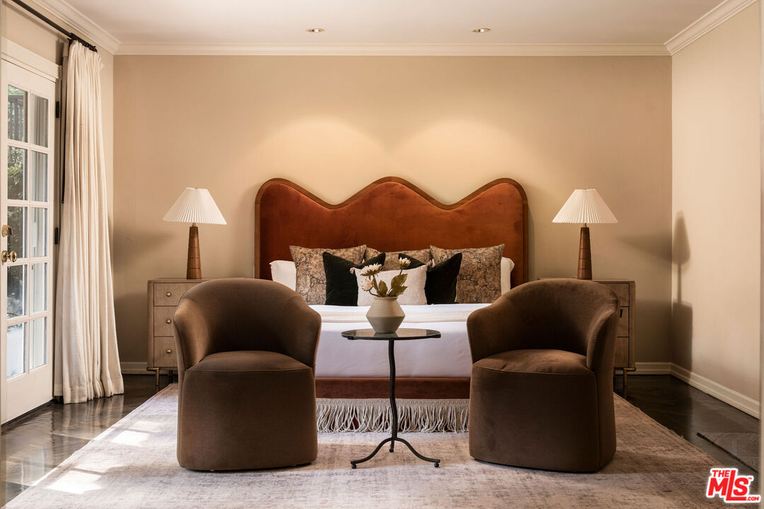 2533 Benedict Canyon Dr