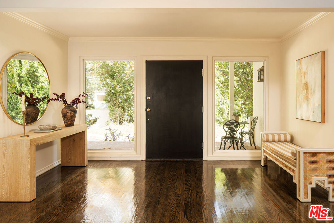 2533 Benedict Canyon Dr