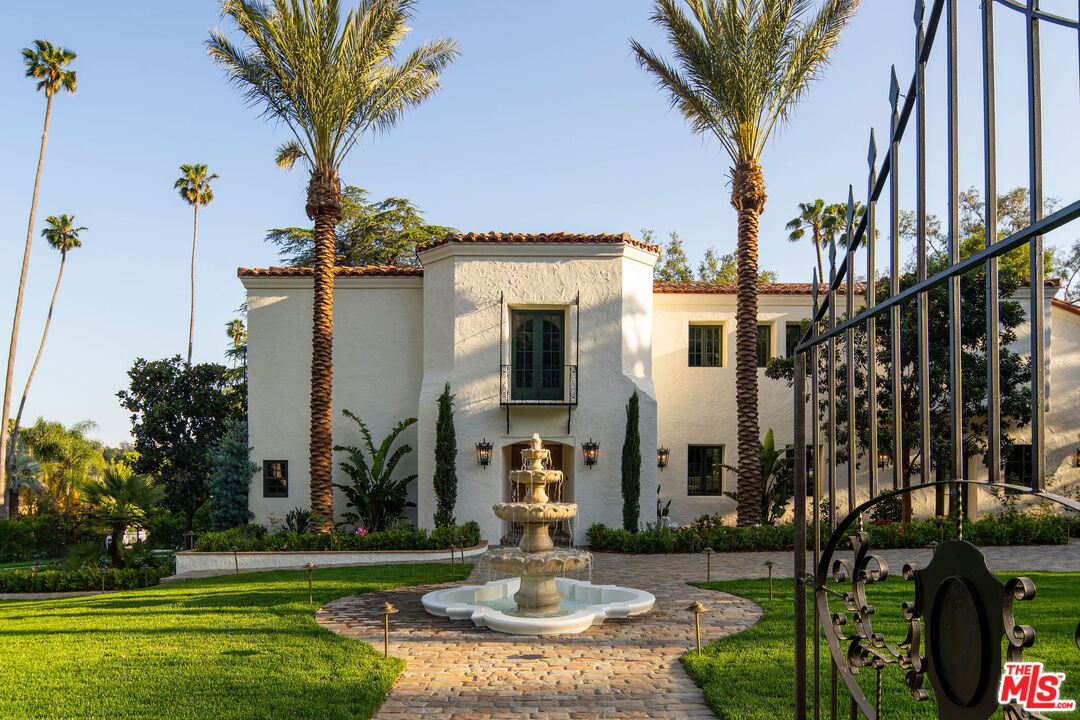 2110 Hill Dr