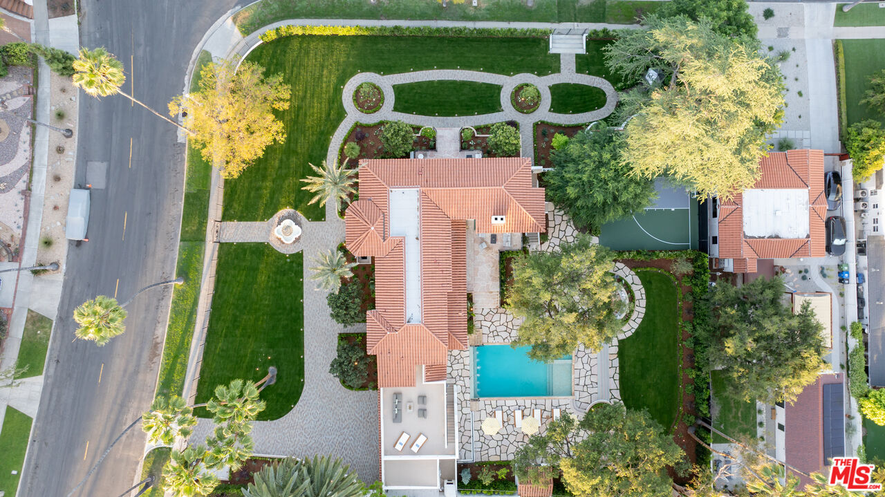 2110 Hill Dr