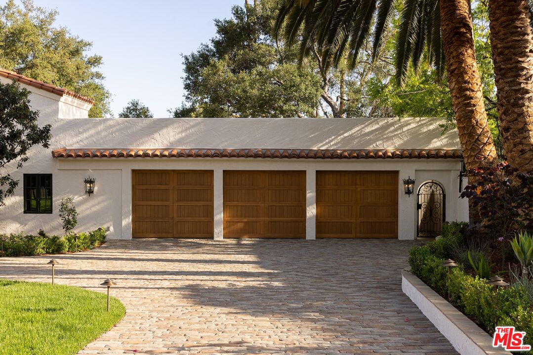2110 Hill Dr