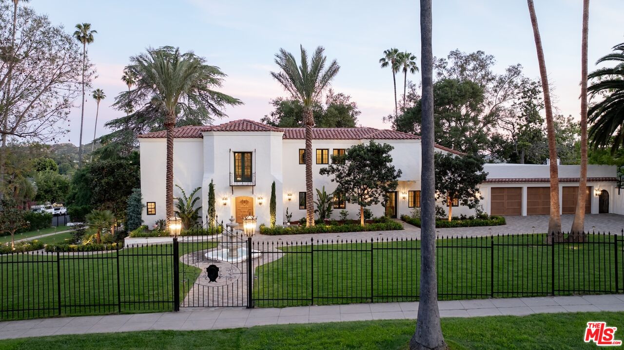 2110 Hill Dr