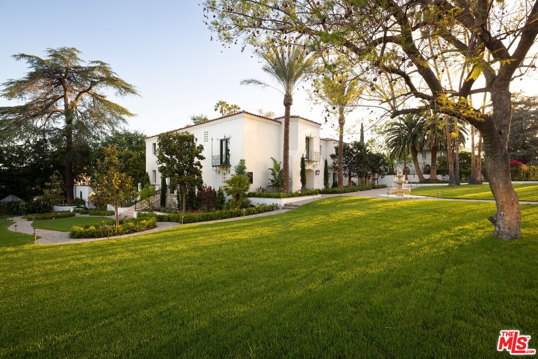 2110 Hill Dr