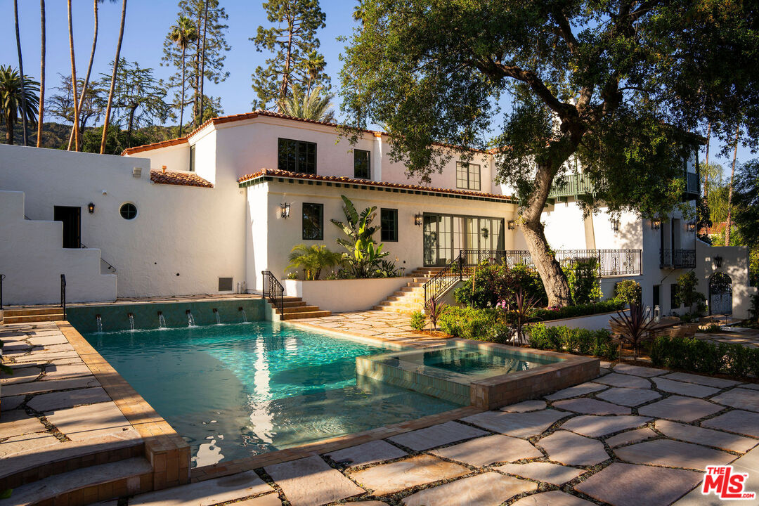 2110 Hill Dr