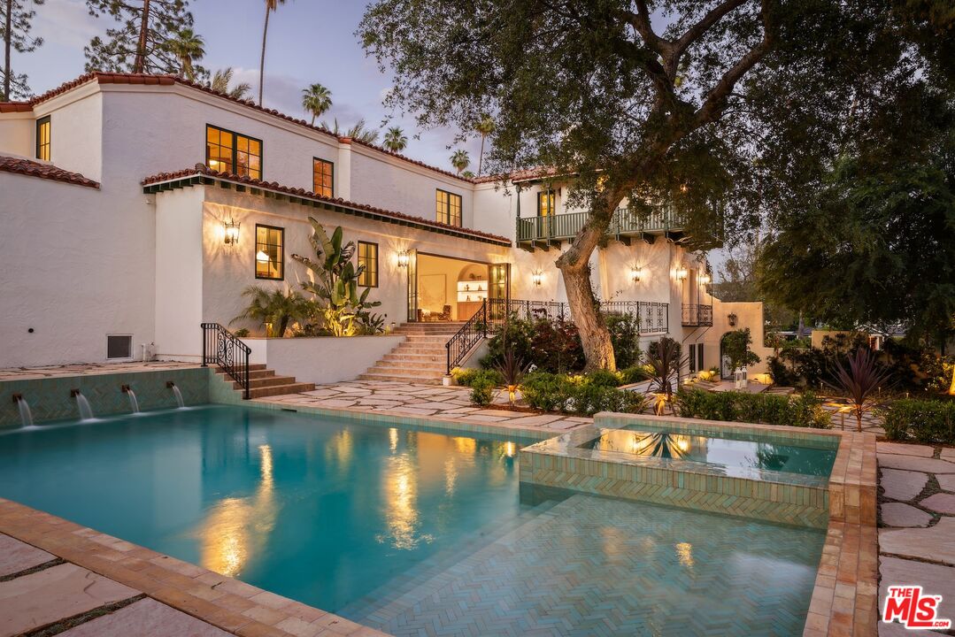 2110 Hill Dr