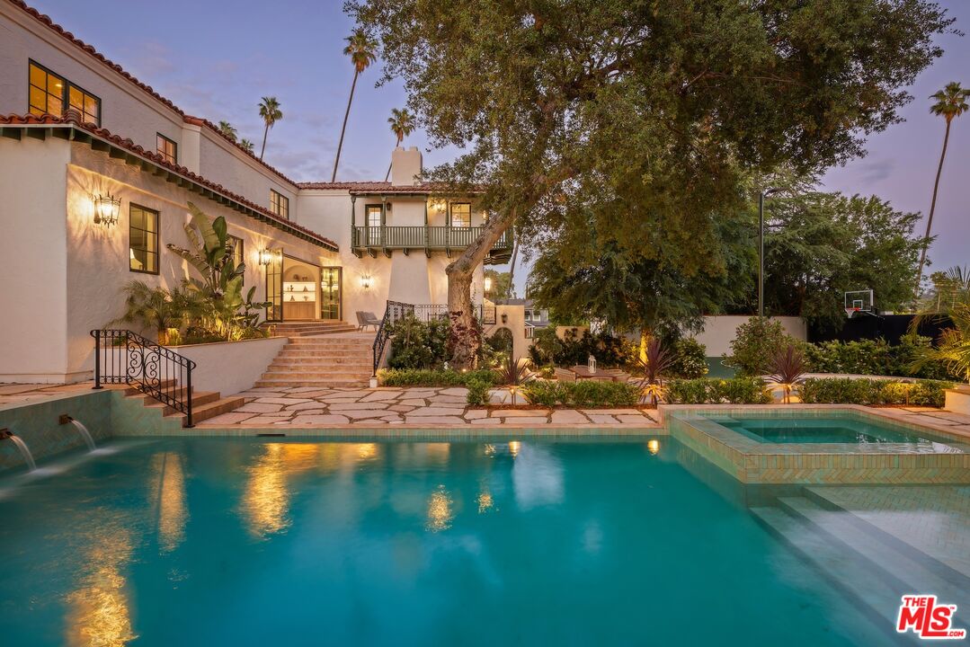 2110 Hill Dr