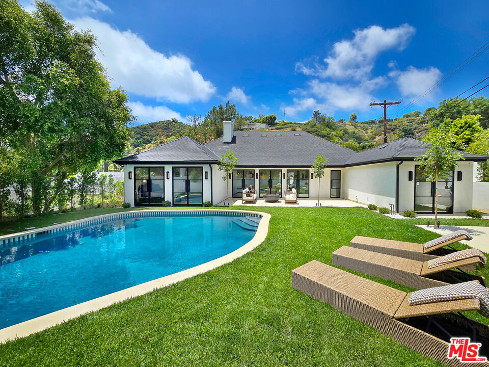 2288 Coldwater Canyon Dr