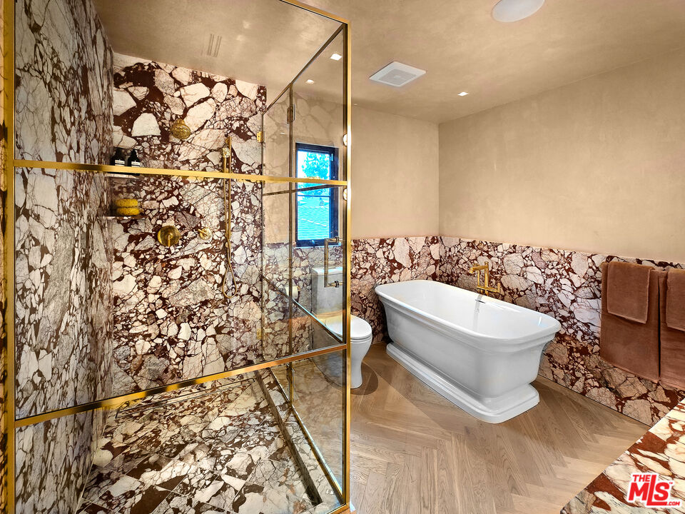 2288 Coldwater Canyon Dr