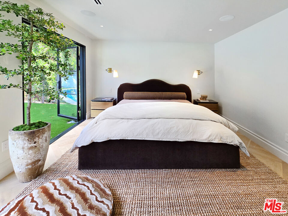 2288 Coldwater Canyon Dr