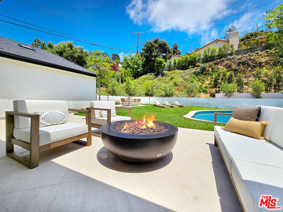 2288 Coldwater Canyon Dr