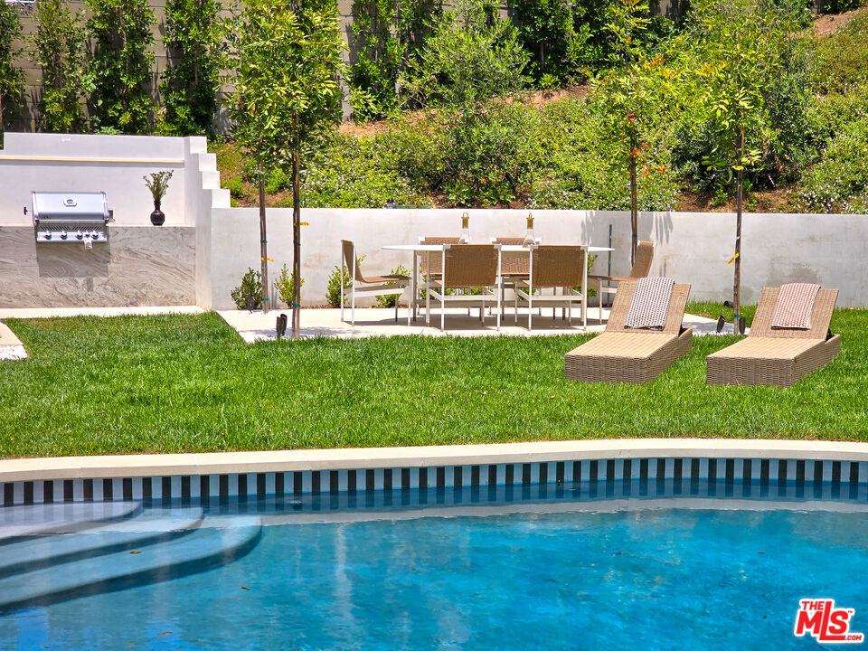 2288 Coldwater Canyon Dr