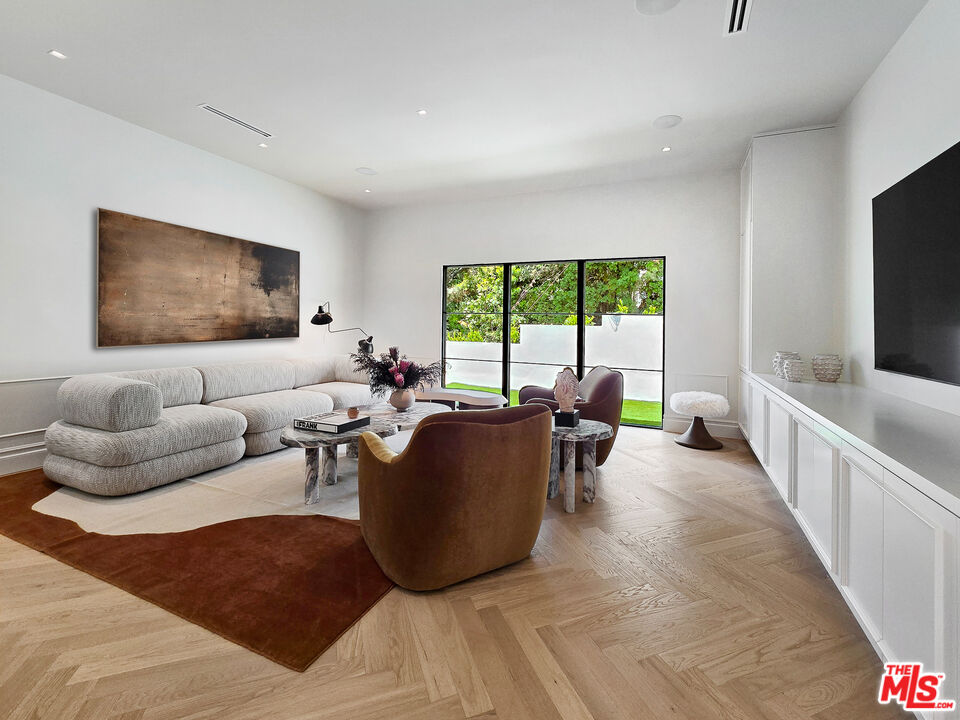 2288 Coldwater Canyon Dr