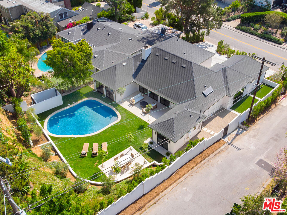 2288 Coldwater Canyon Dr