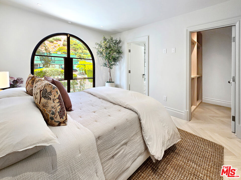 2288 Coldwater Canyon Dr