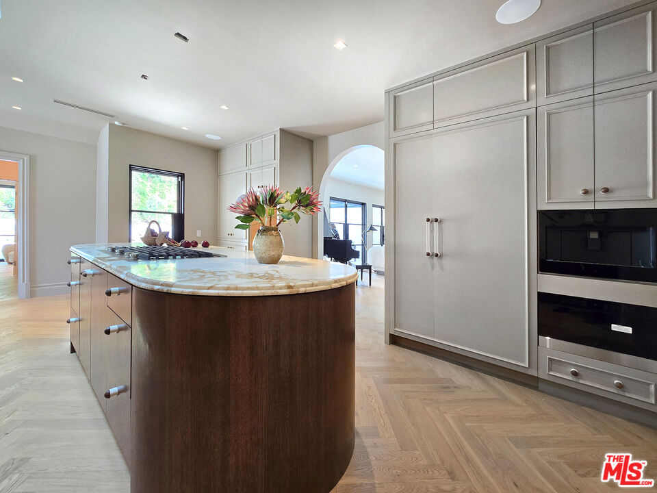 2288 Coldwater Canyon Dr