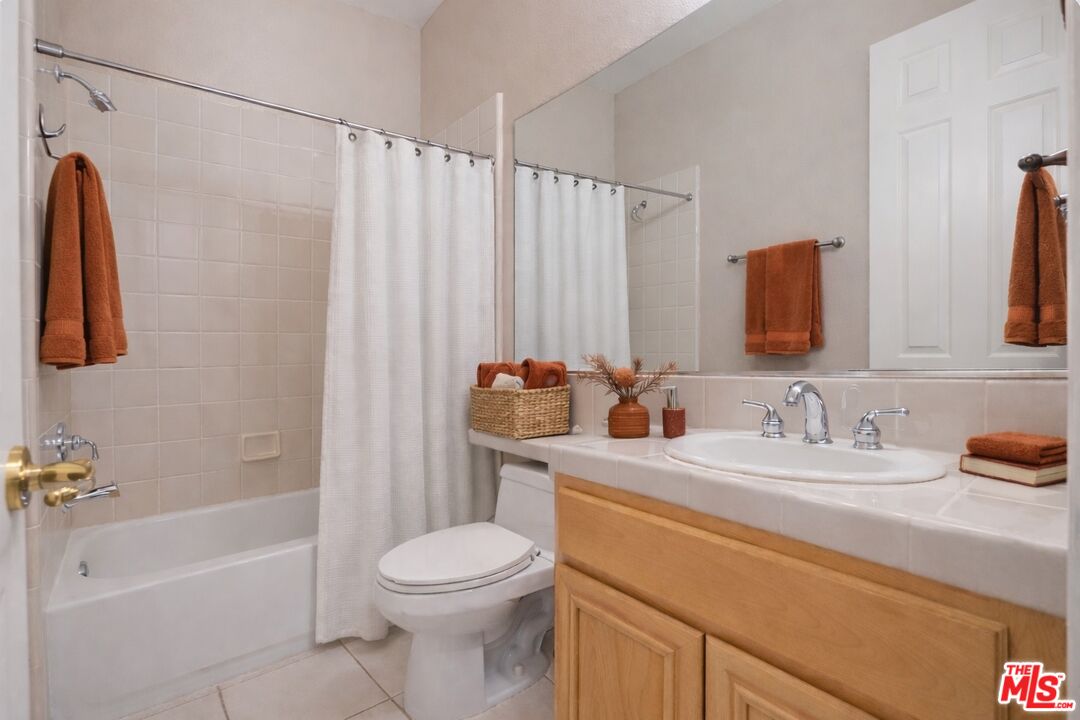 37 Shoreline Dr