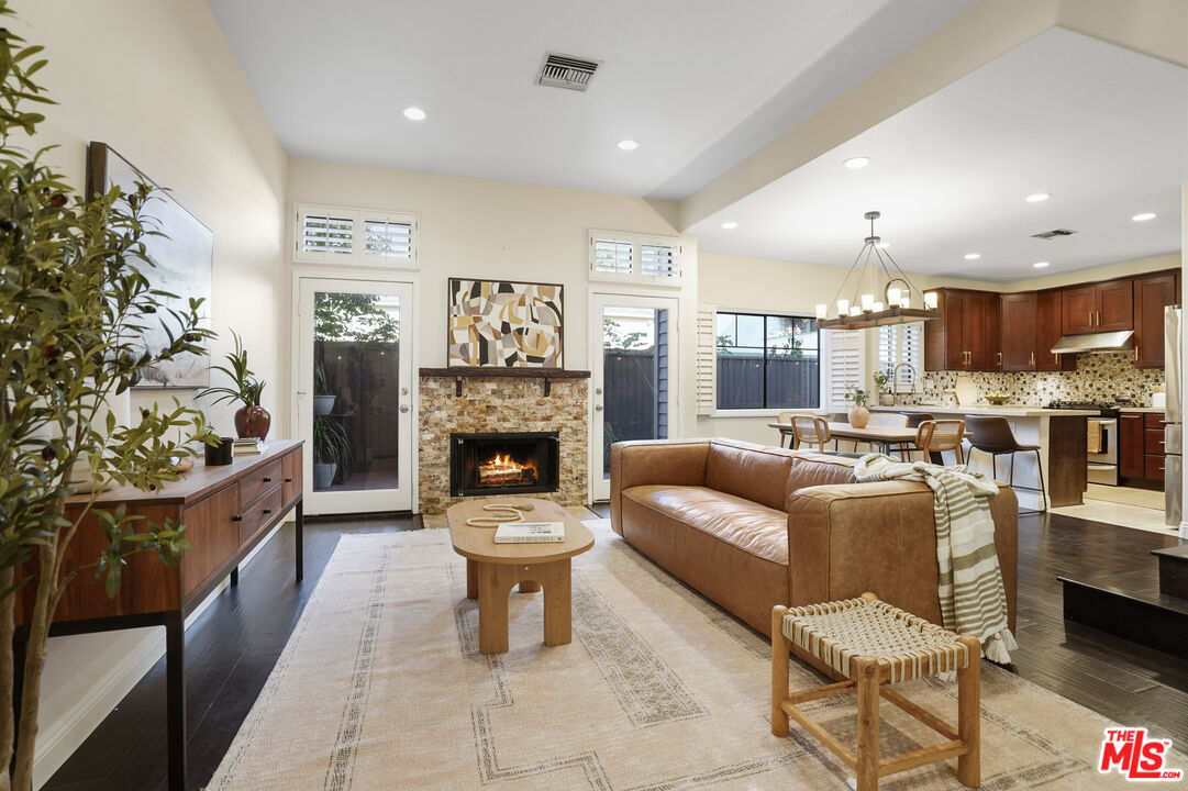 384 E Del Mar Blvd