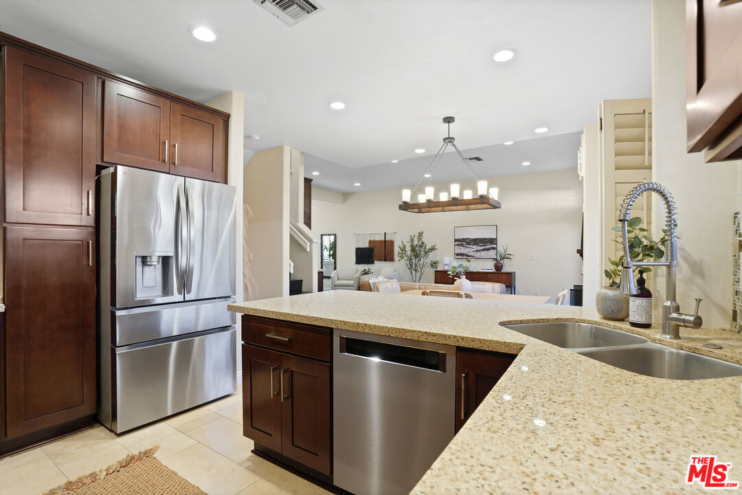 384 E Del Mar Blvd