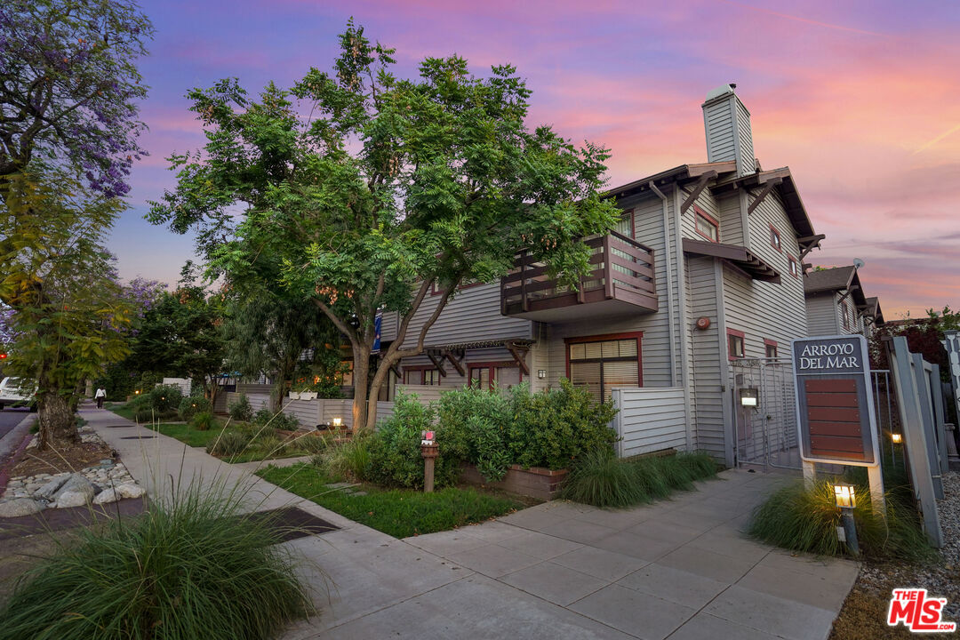 384 E Del Mar Blvd