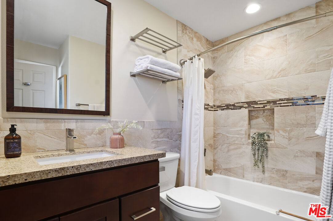 384 E Del Mar Blvd