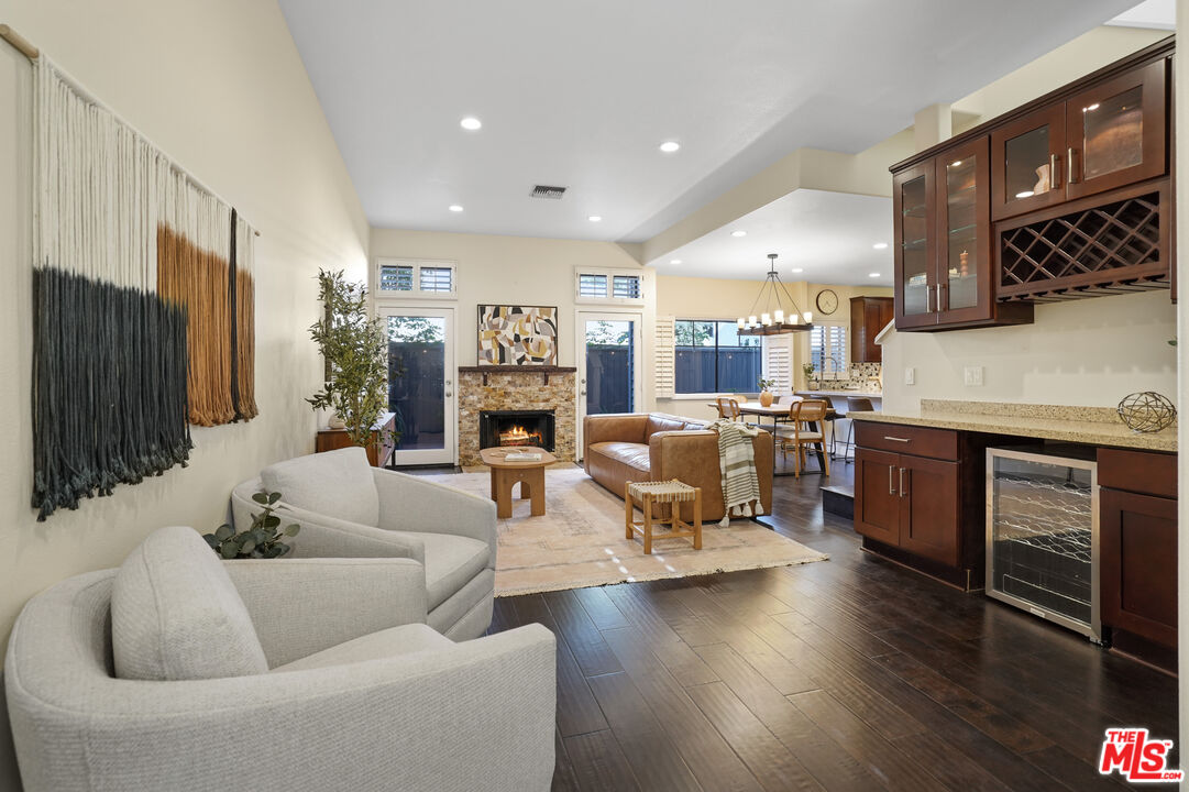 384 E Del Mar Blvd
