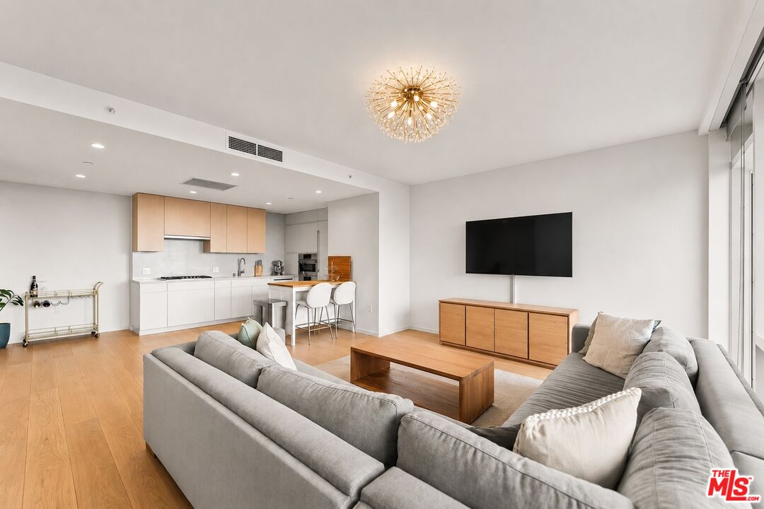 877 Francisco St Unit: 1716