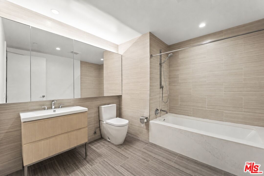 877 Francisco St Unit: 1716
