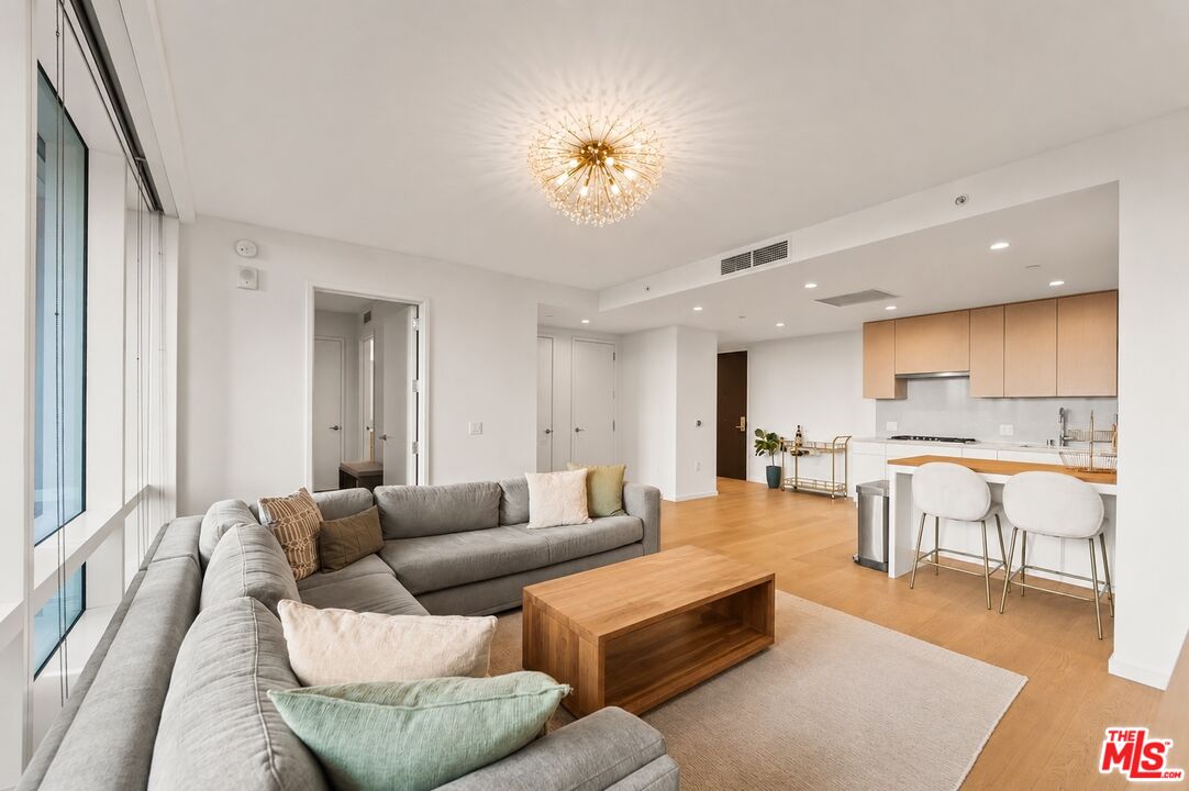 877 Francisco St Unit: 1716