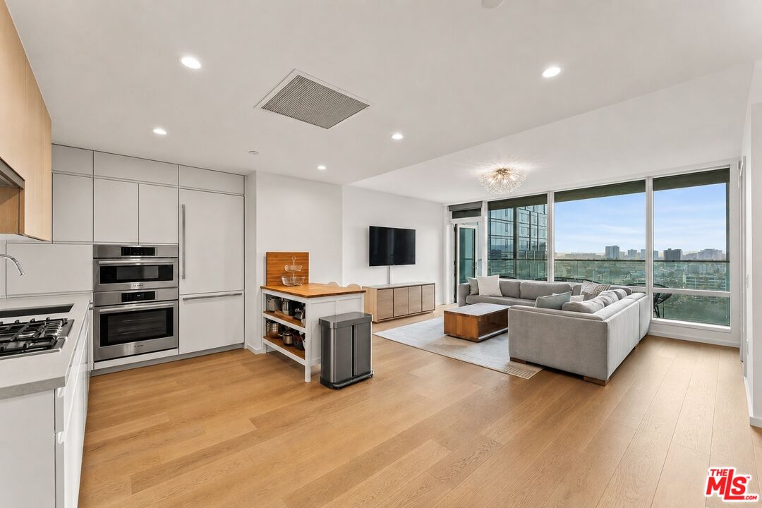 877 Francisco St Unit: 1716