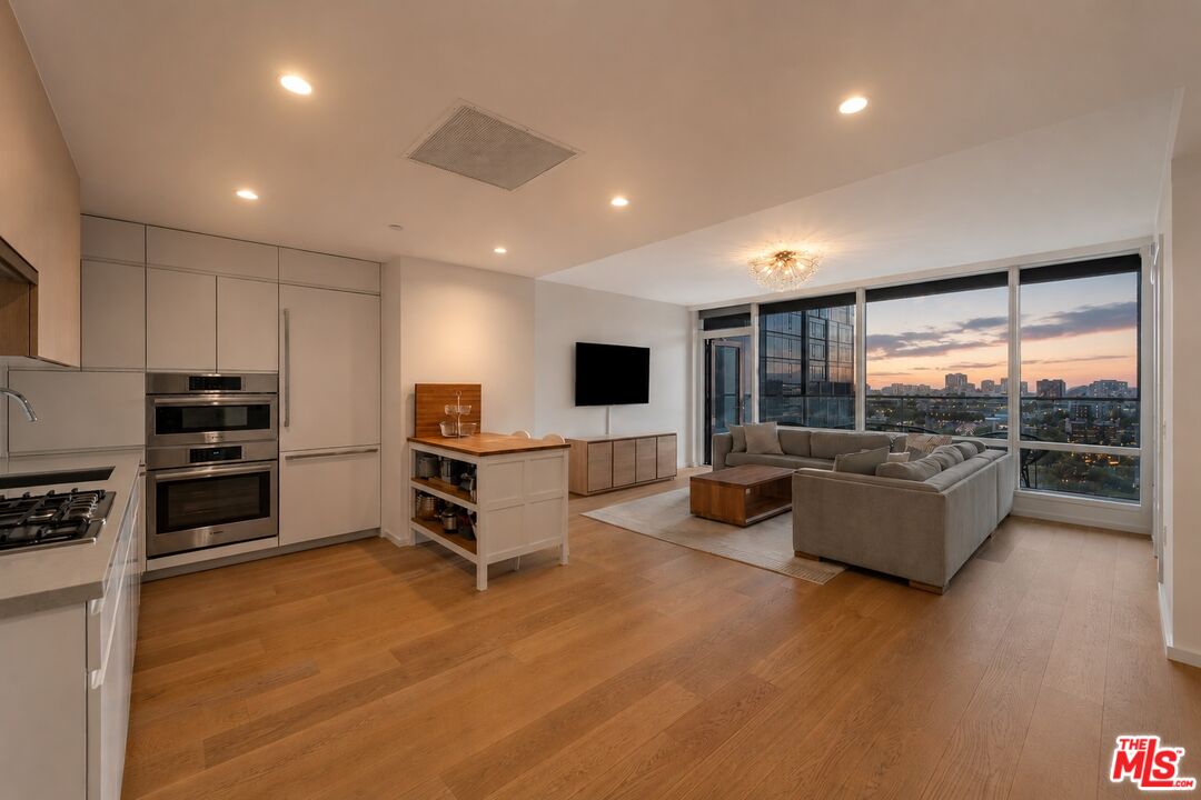 877 Francisco St Unit: 1716