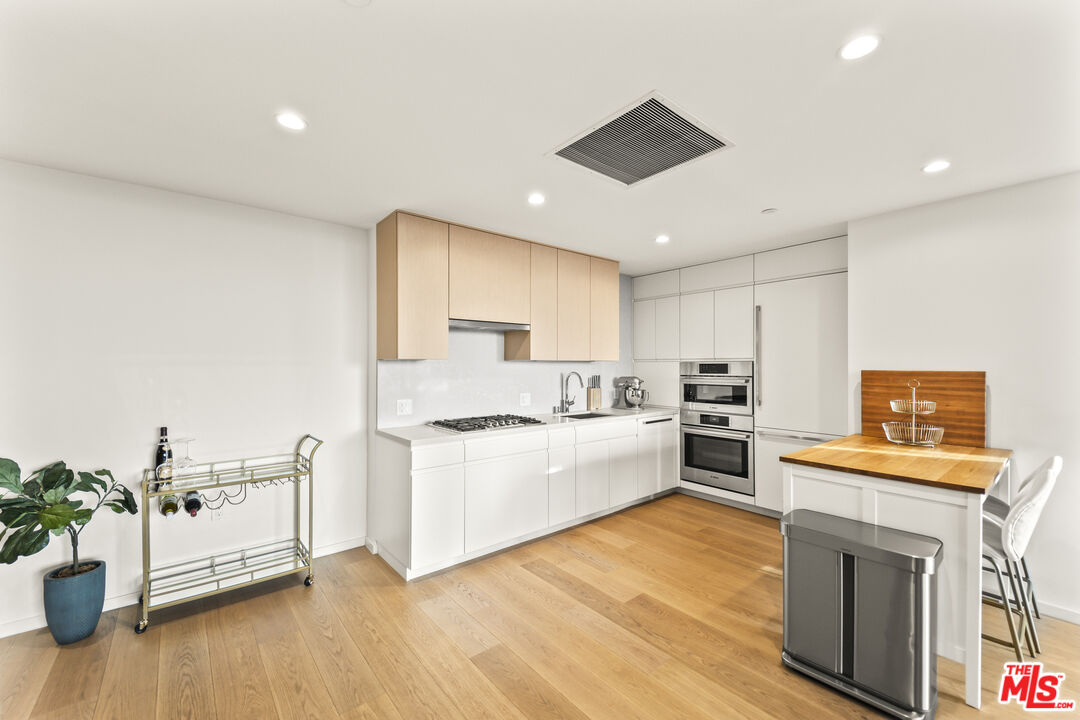 877 Francisco St Unit: 1716