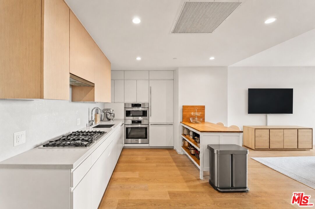 877 Francisco St Unit: 1716