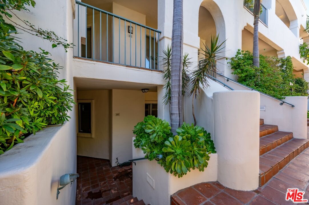 15500 W Sunset Blvd Unit: 105
