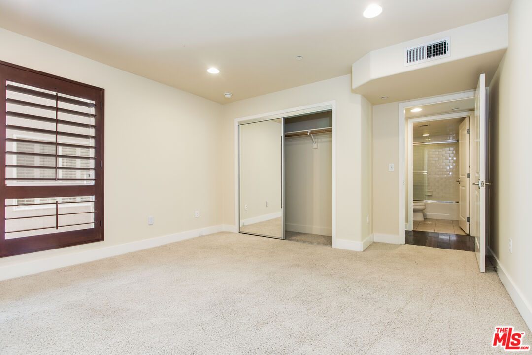 7249 Franklin Ave Unit: 201