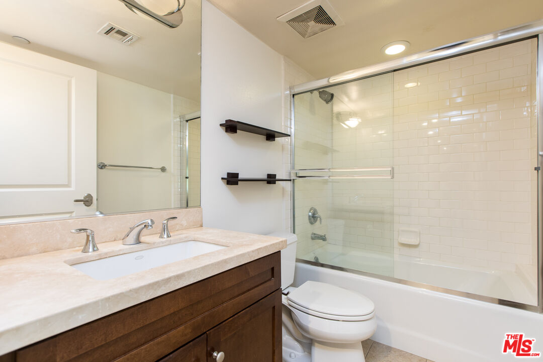 7249 Franklin Ave Unit: 201